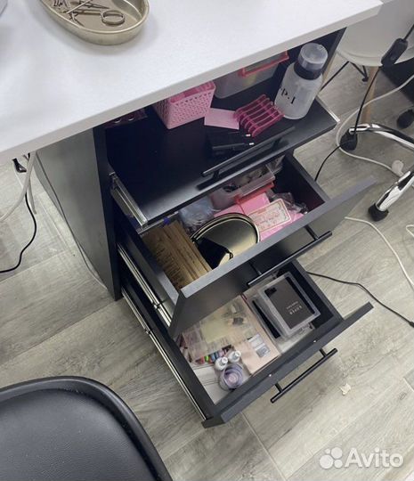 Стол для маникюра с пылесосом