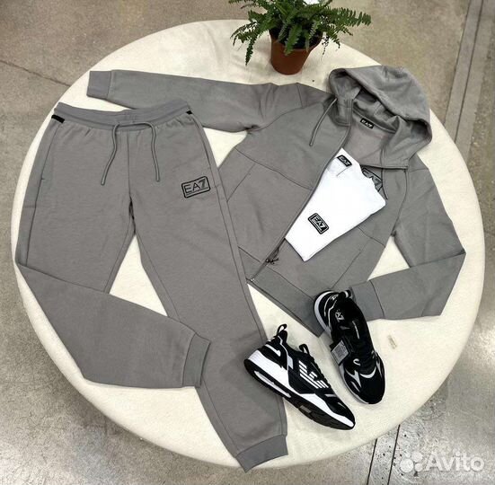 Одежда, обувь, аксессуары, сумки/ Байер в Италии