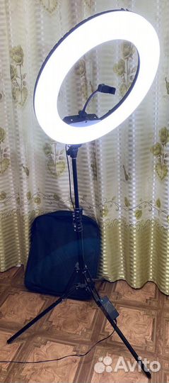 Светодиодная кольцевая лампа со штативом D52 см