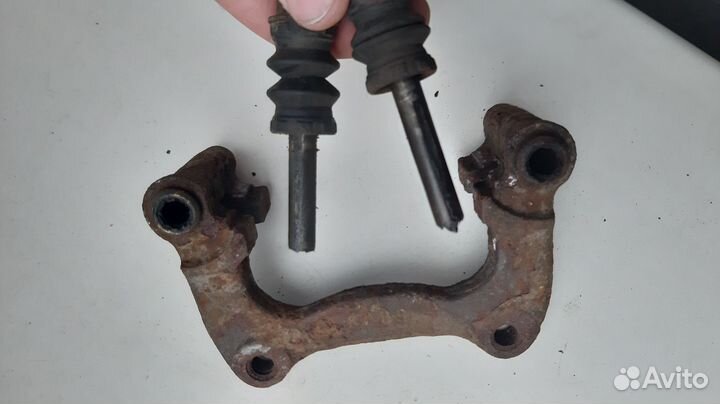 Скоба заднего суппорта Passat B5 Audi A4 A6 c5