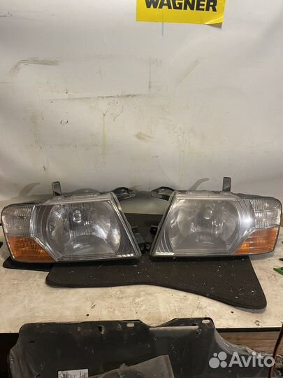 Фара передняя Mitsubishi Pajero 3