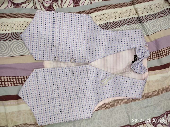 Жилет с бабочкой и рубашкой