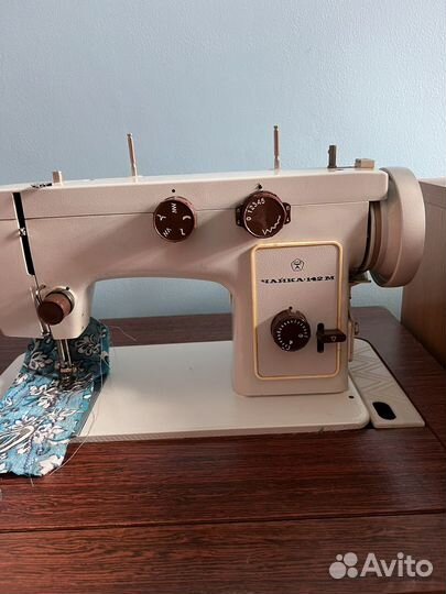 Швейная машинка с тумбой