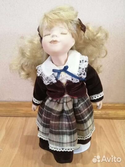 Кукла фарфоровая коллекционная