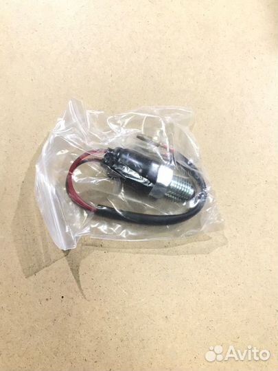 Датчик заднего хода Isuzu Elf