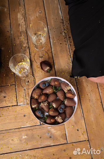 Комбо клубника в шоколаде + цветы