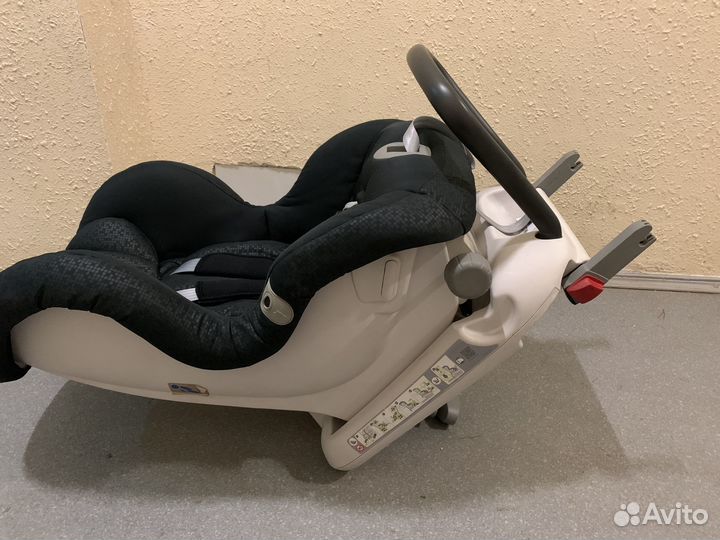 Автокресло против хода движения MaxFix Black Romer