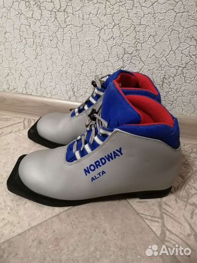 Лыжные ботинки 36р