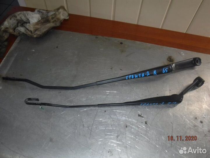 Поводок дворника левый Лада Гранта 11186 2019