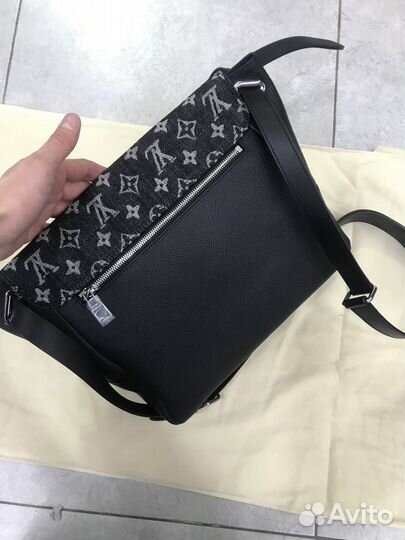 Сумка-мессенджер Louis Vuitton