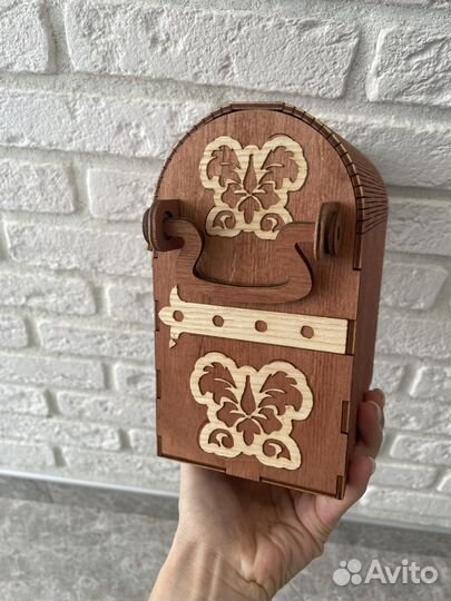Деревянный сундучок-шкатулка