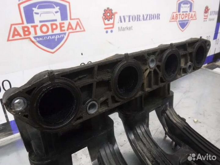 Коллектор впускной Лада Приора 126 2011