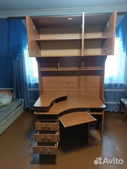 Компьютерный стол-шкаф