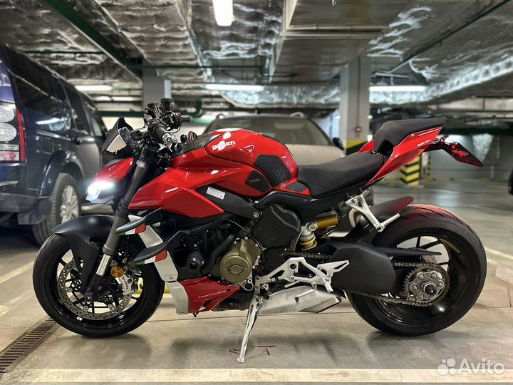 Ducati streetfighter v4