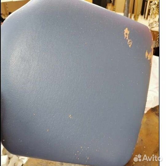 Перетяжка мелкой мягкой мебели, ремонт, обивка