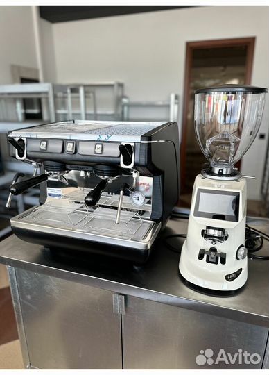 Кофемашина Nuova simonelli