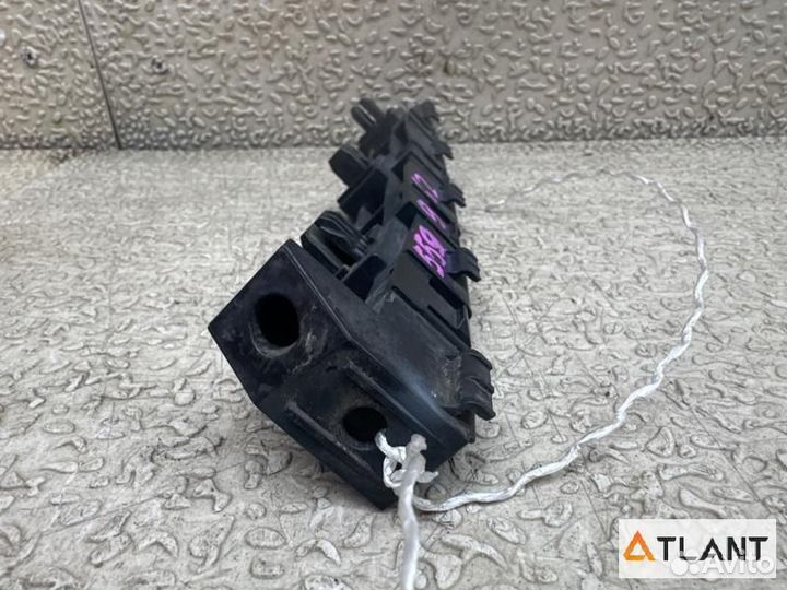 Крепеж бампера передняя правая subaru impreza