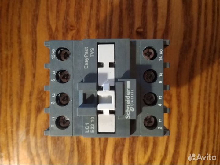 Контактор E 32А катушка управления 220В ас3 50Гц 1