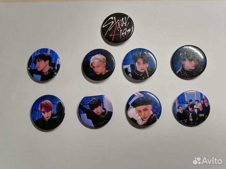 Стрей кидс, значки и наклейки