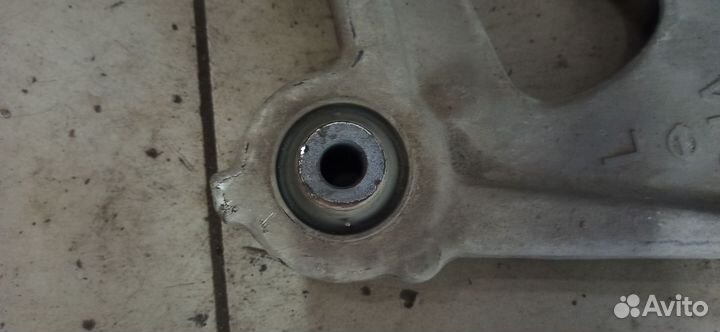 Передние рычаги Nissan Pathfinder 2014