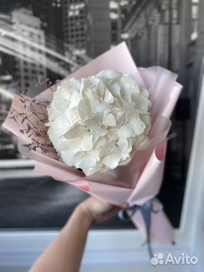 Букет с гортензией
