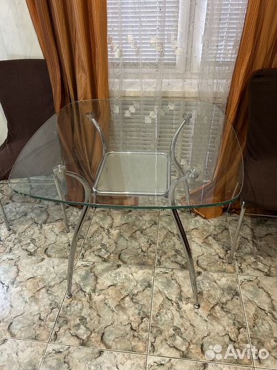 Продается обеденный стол стеклянный