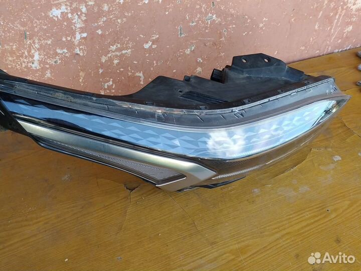 Передняя правая фара kia cerato 2021г