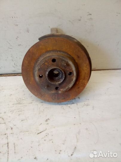 Кулак поворотный передний левый LADA Kalina