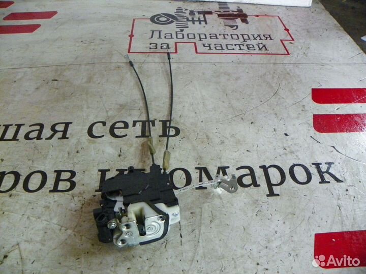 Замок двери передней правой Mitsubishi Outlander