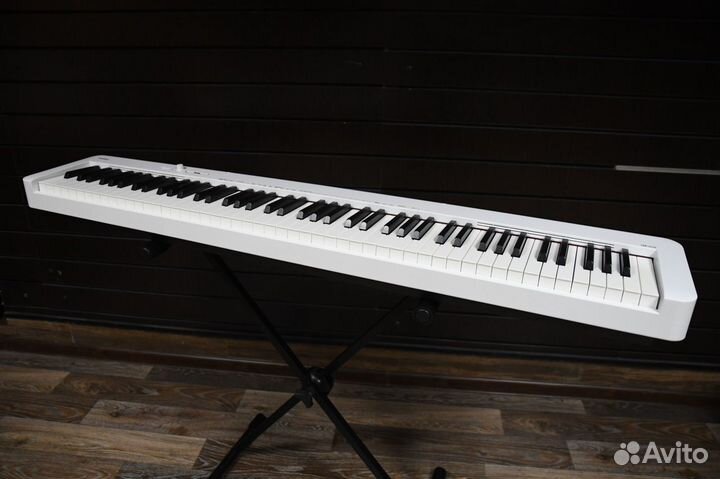 Цифровое пианино Casio + Аксессуары