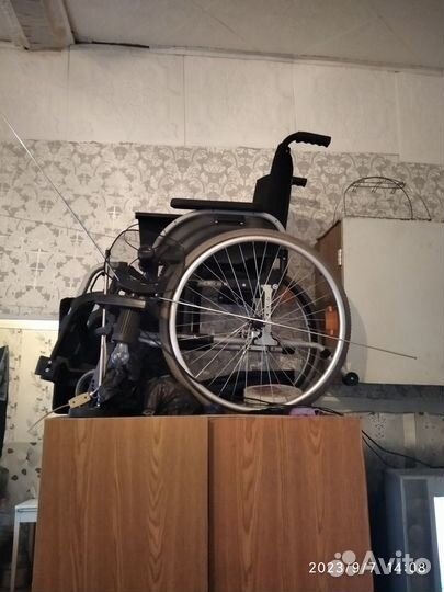 Продам инвалидную коляску