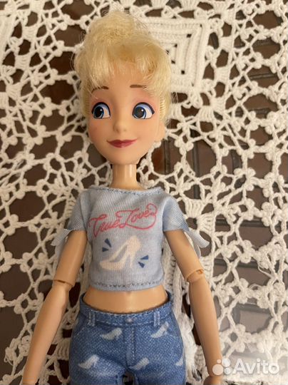 Кукла Золушка в современном костюме Дисней