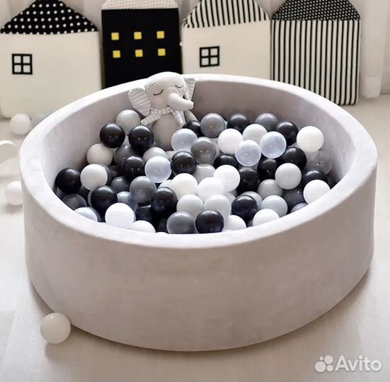 Сухой бассейн с шариками