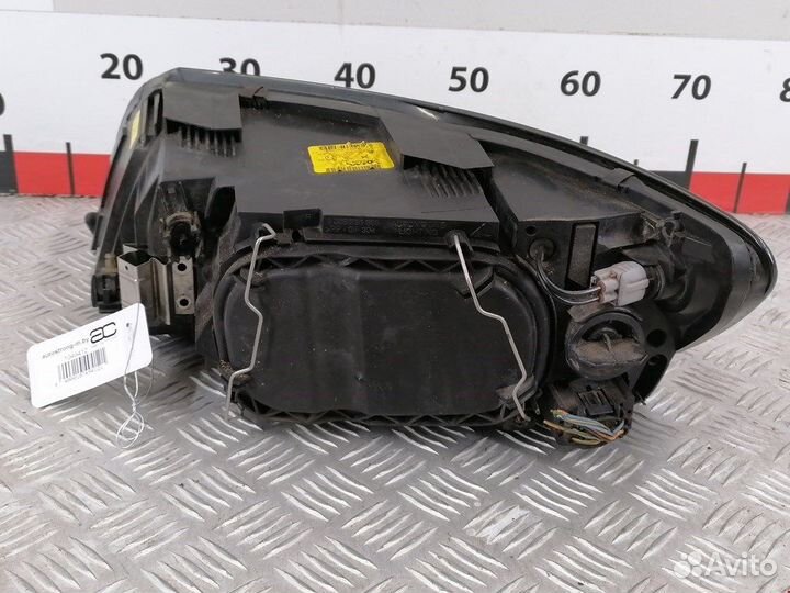 Фара передняя для Volvo V50 1 31335228