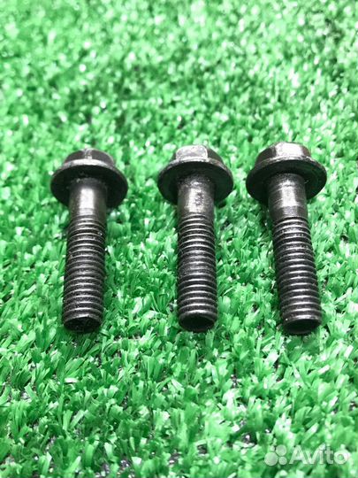 Комплект болтов крепления заднего багажника