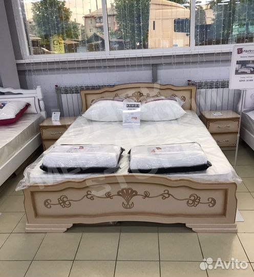 Кровать массив