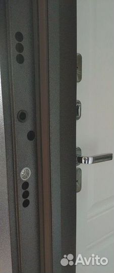 Дверь уличная с терморазрывом (металл/мдф)
