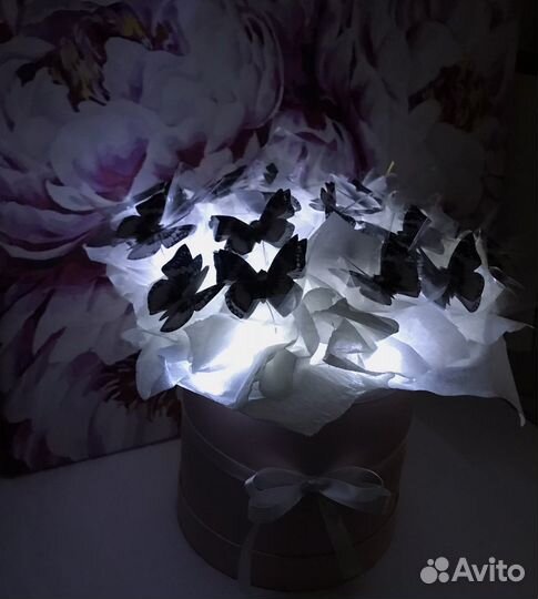 Букет из бабочек в коробке