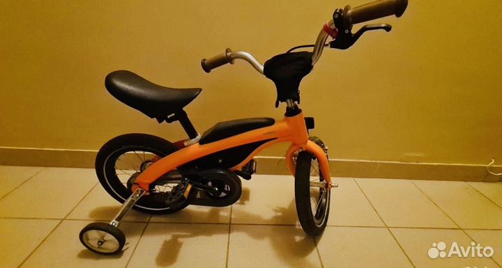 Велосипед беговел BMW