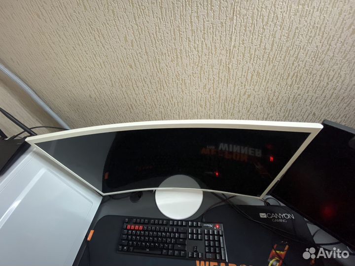 Монитор Samsung 32 изогнутый