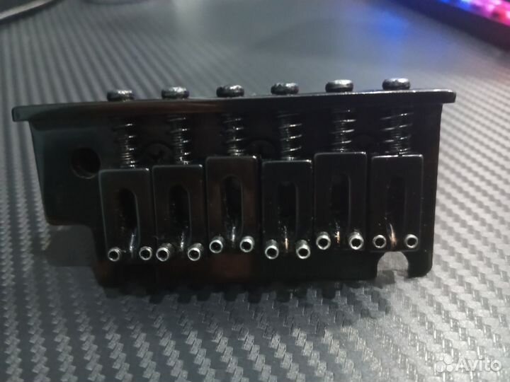 Двухвинтовое тремоло от электрогитары jackson