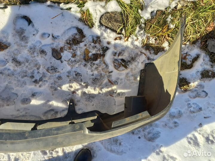 Продам передний бампер ниссан ад 2002 год