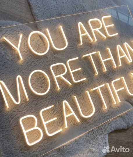 Неоновая вывеска на заказ из гибого неона