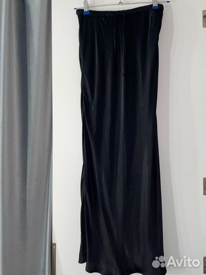 Атласная юбка черная