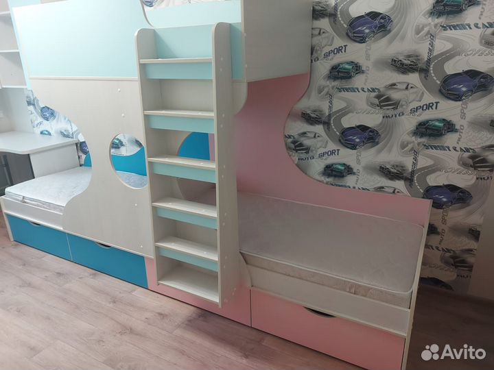 Двухъярусная кровать