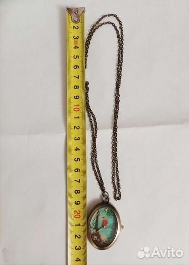 Часы на цепочке новые