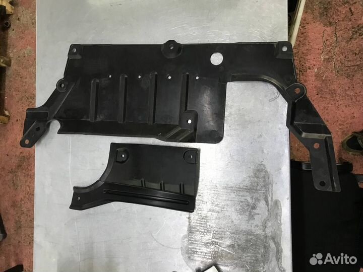 Пыльник двигателя Mitsubishi