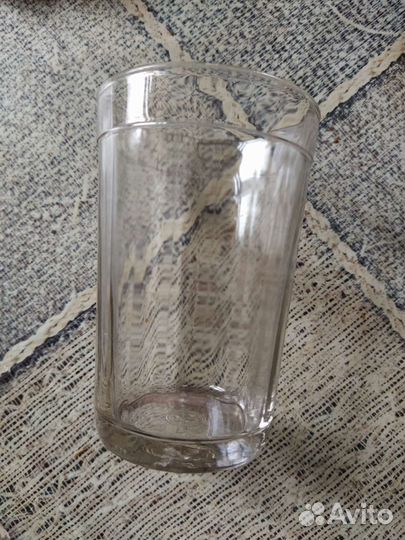 Тарелки и стаканы