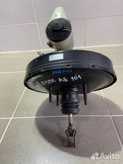 Вакуумник с гтц Toyota Corolla Levin 1994