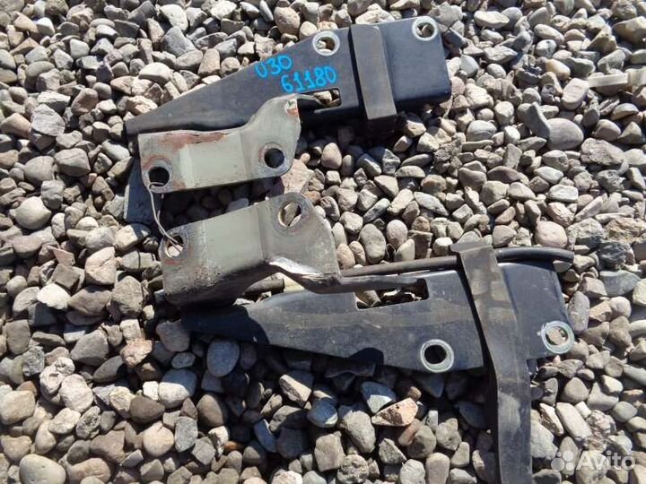 Петля капота Nissan Presage U30 KA24DE 2001/4